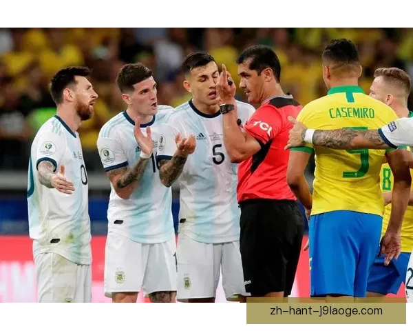 美洲杯裁判尺度再引热议 球迷与专家各抒己见解析判罚标准